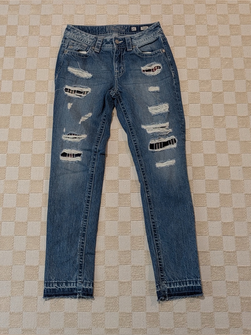 Miss Me Boyfriend Ankle Distressed Jeans Size 25”